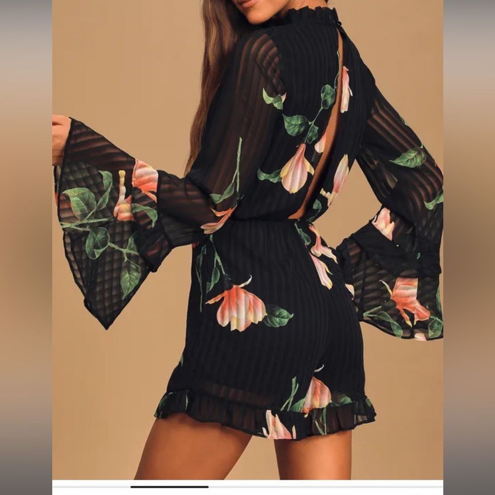 NWT Lulus Talking Sweet Black Floral Print Long Sleeve Cutout Romper Size Large